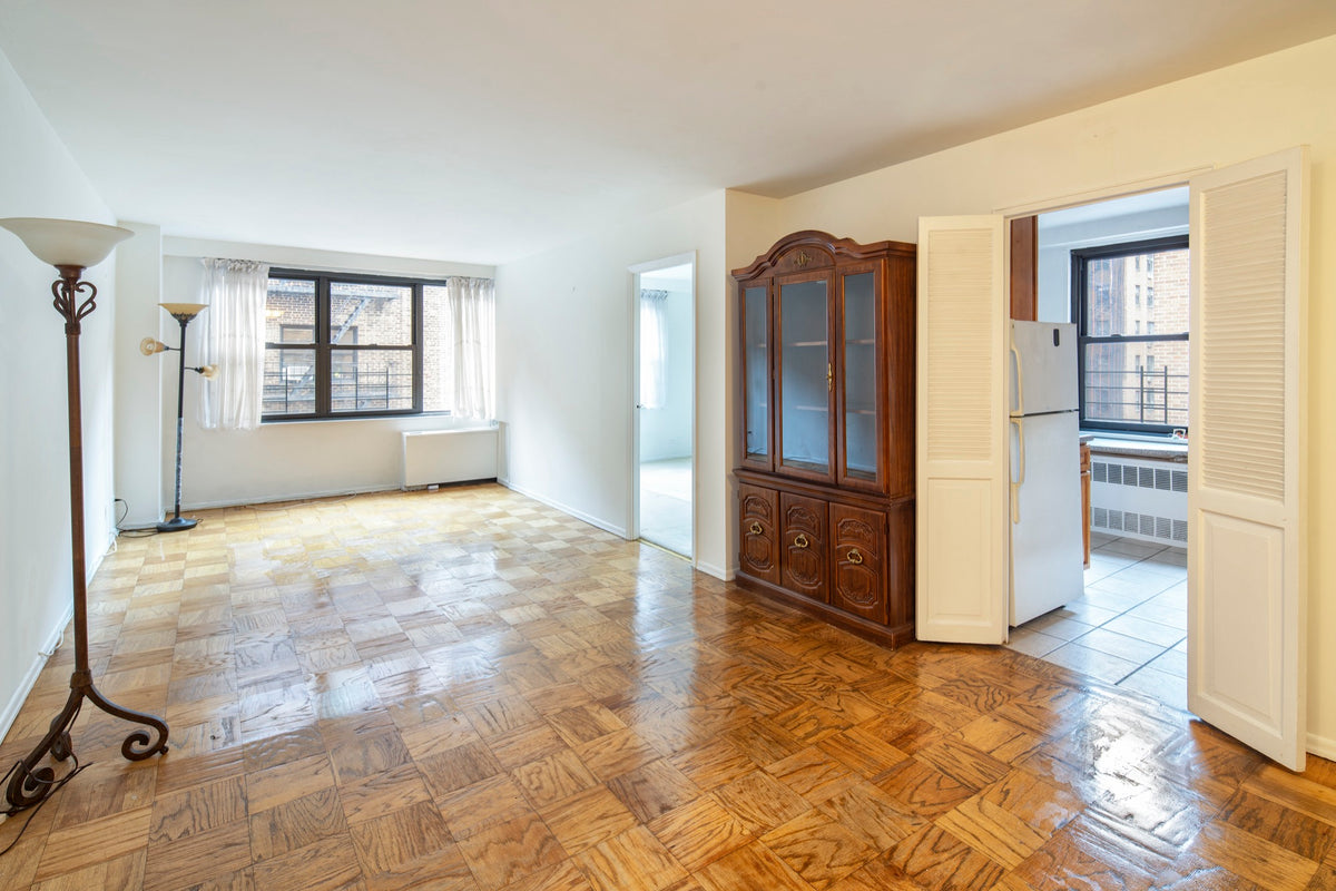 305 E 40th St 11S · living & dining, before