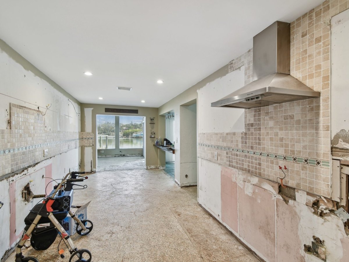 Kitchen, before renovation